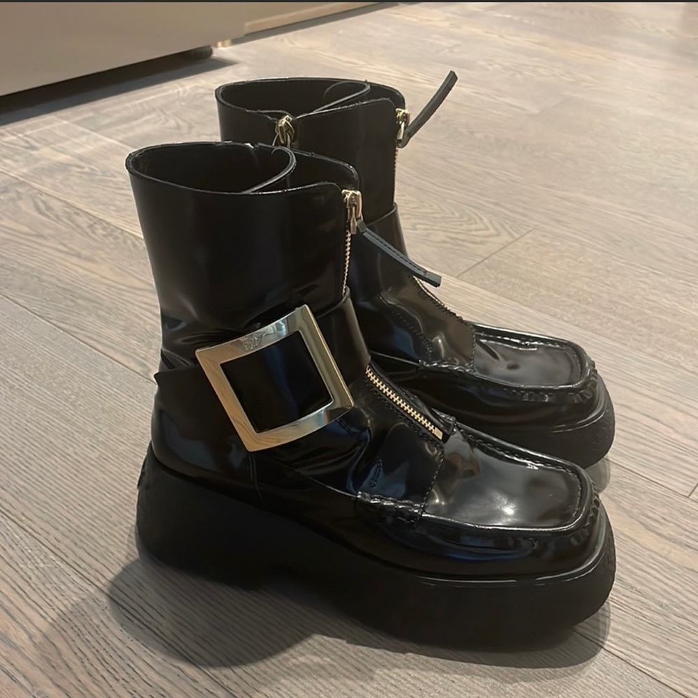 ROGER VIVIER
Viv Rangers embellished patent-leather platform ankle boots